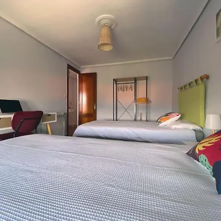 Laura & Carlos Guests House סנטנדר