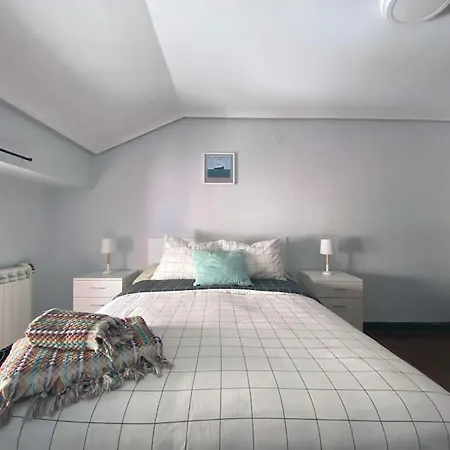 Laura & Carlos Guests House * סנטנדר